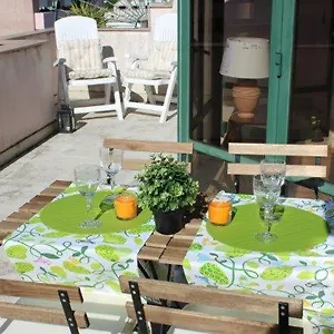 Espaçoso Apartamento Junto Ao Metro Appartement
